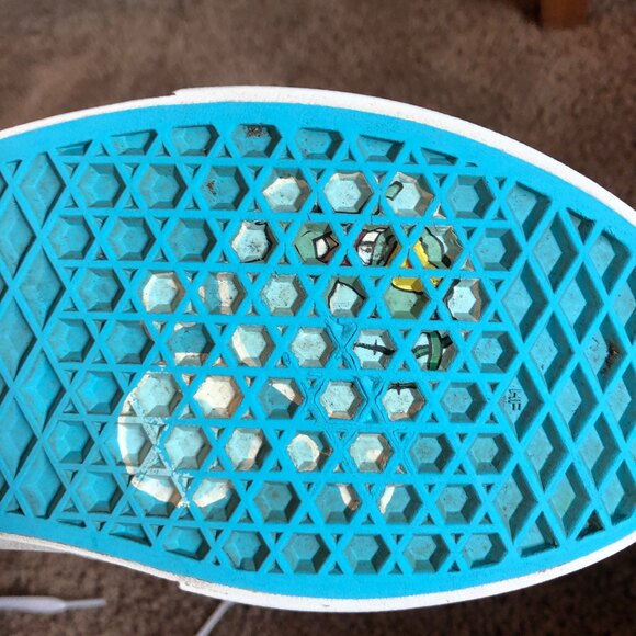 Vans X SpongeBob Sk8-Hi Imagination Sneakers Limited-Edition shoe - Picture 12 of 12